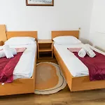博因吉斯克杰兹洛酒店 3* 博希尼