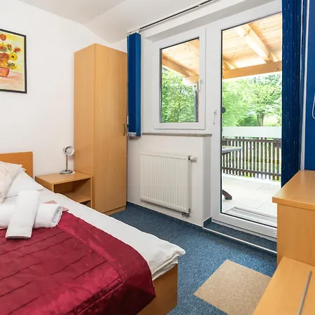 Center 3*
