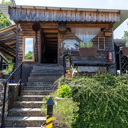 博因吉斯克杰兹洛酒店