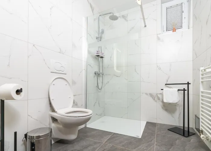 Center 3* בוהין