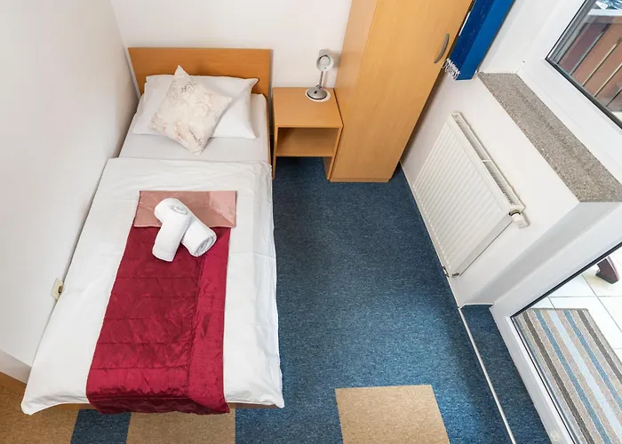 Center מלון בוהין